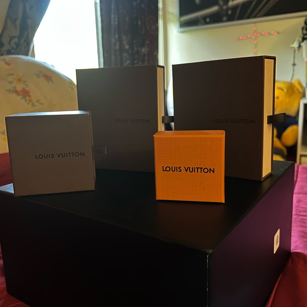 Boxes - Picture 3 of 5